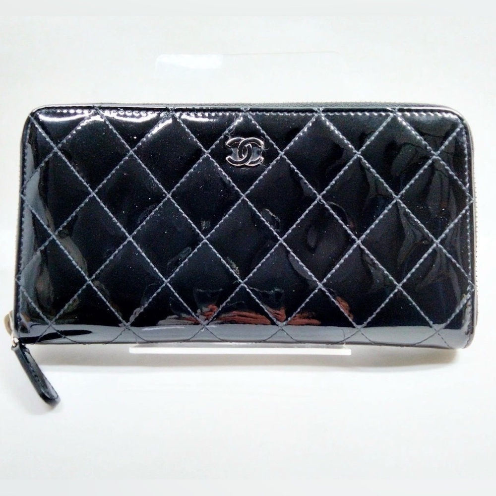 ❌SOLD❌ Chanel Black Patent Leather Quilted Wallet
